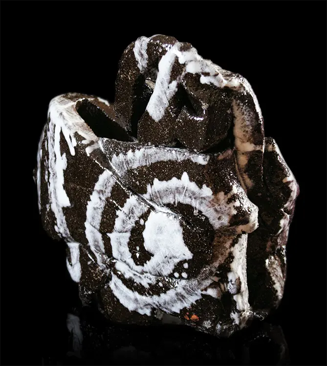 Dettaglio Scultura in ceramica 3